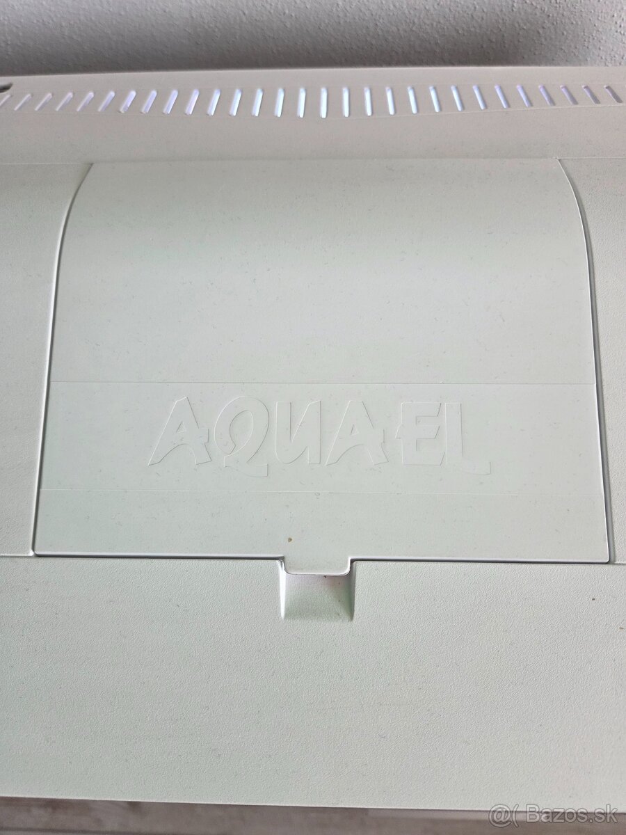 Predám akvárium aj s rybickami