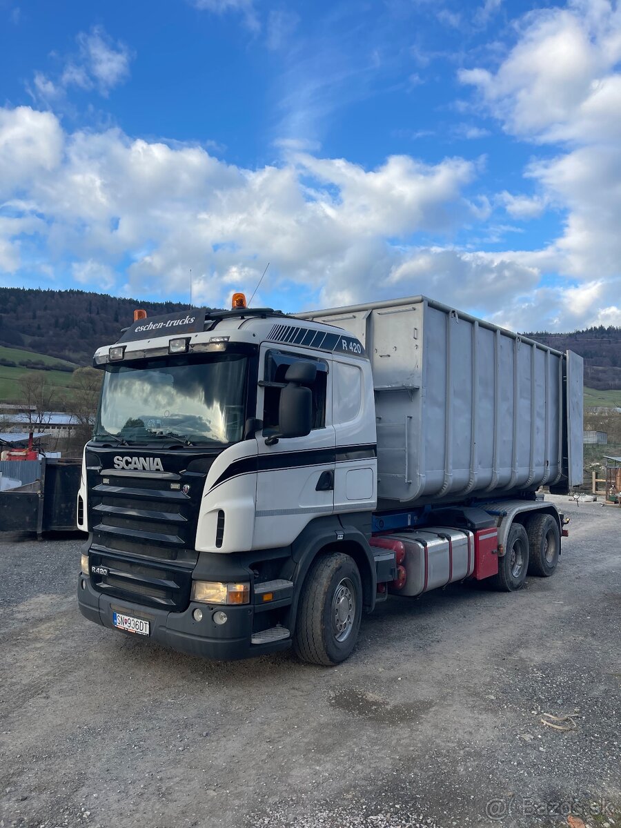 Hakovy nosic kontajnerov Scania