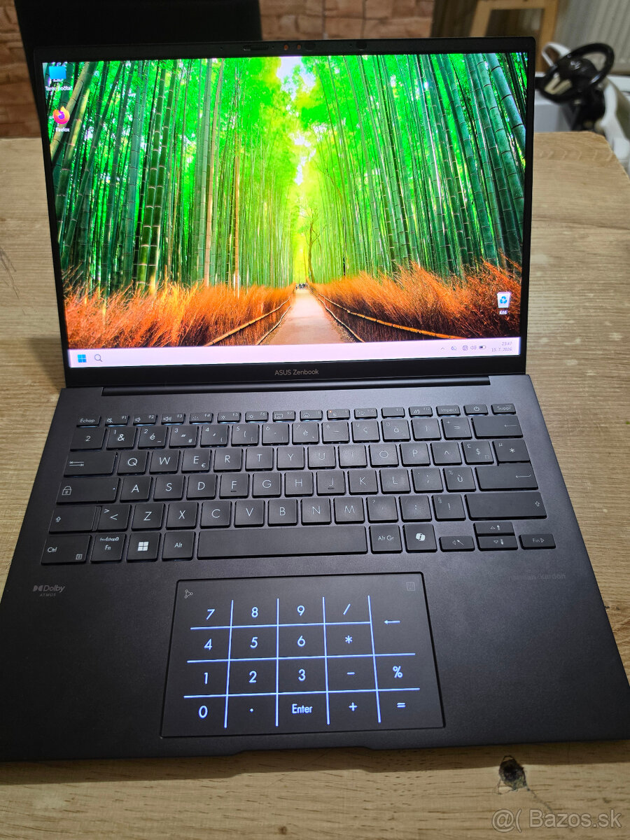 ASUS Zenbook 14 OLED model 2025 s Ryzen 7 procesorom 8 gener