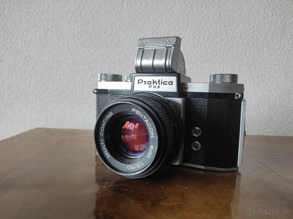 Starý fotoaparát Praktica FX3