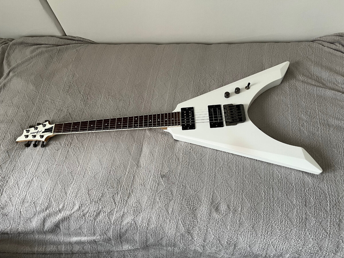 PK Guitars "V"- čko