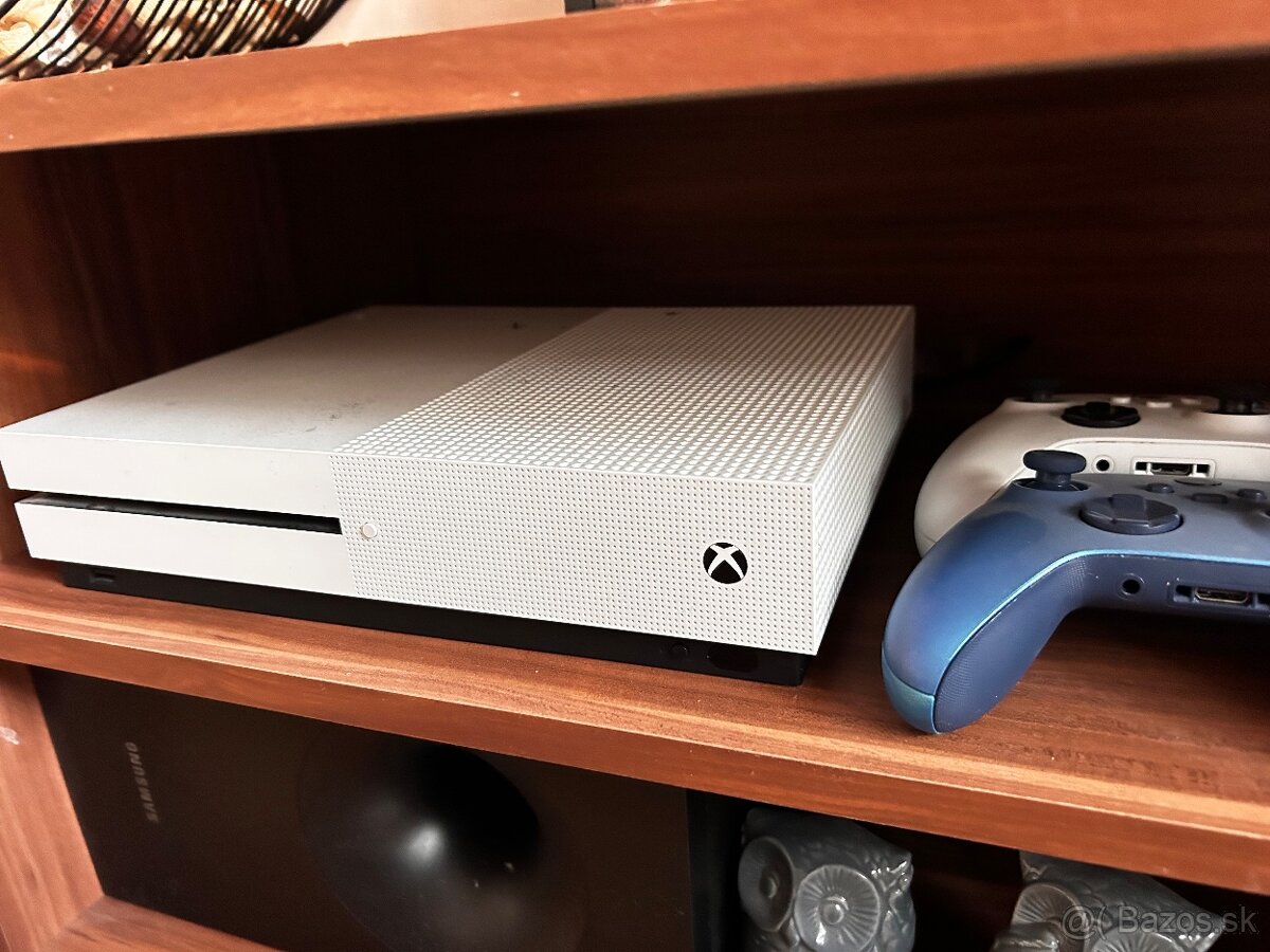 XBOX One S 1TB
