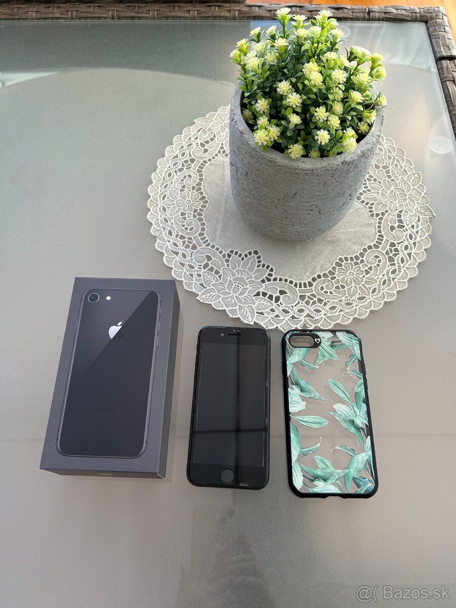 Predám Apple iPhone 8 64 GB space grey+ ochranný obal