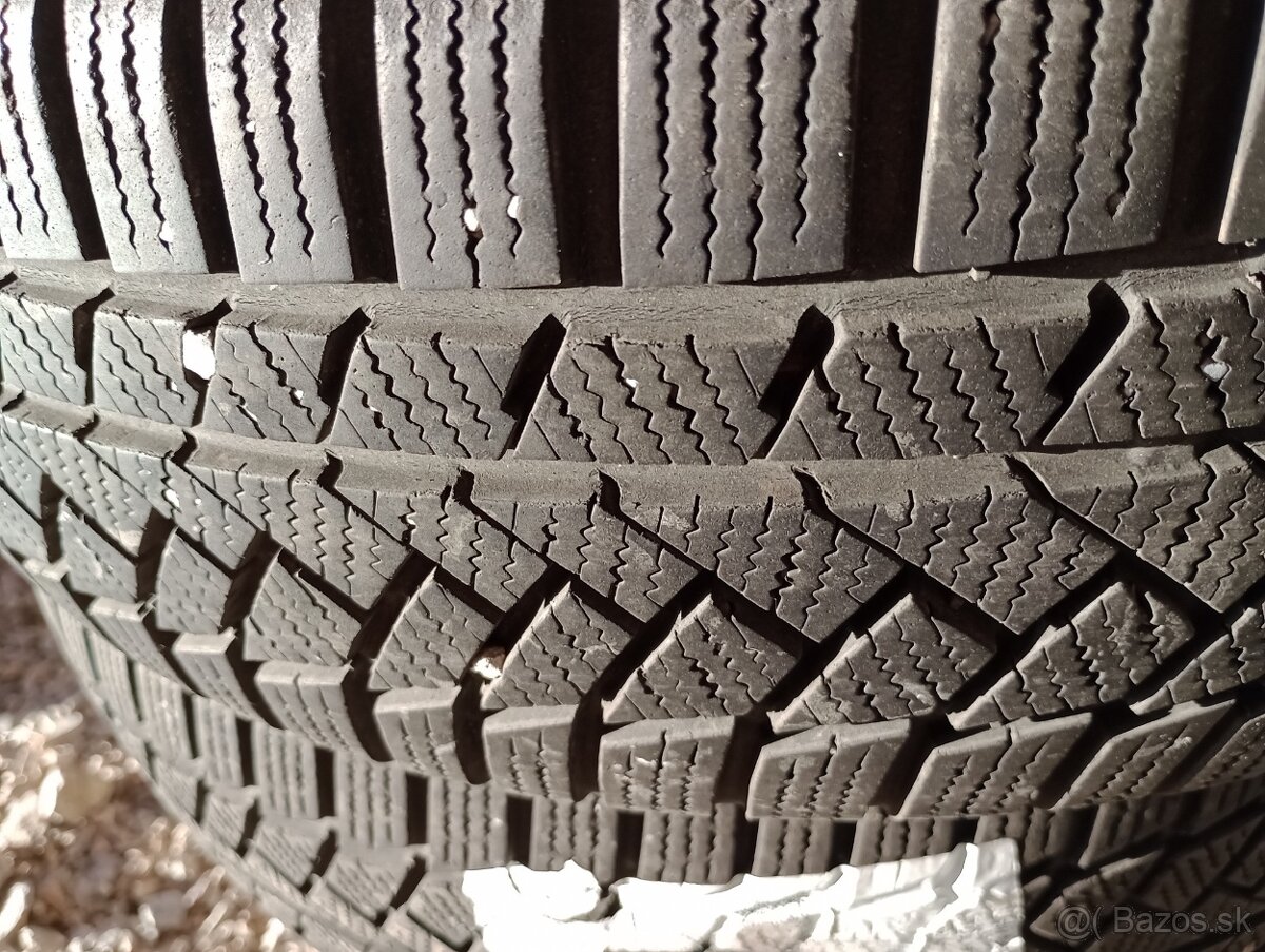 Predam 4ks pneu 215/65/r17 zimne 99H Continental