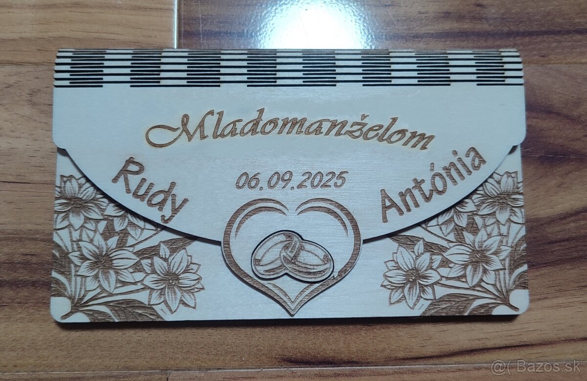 Drevená darčeková obálka Novomanželom 2