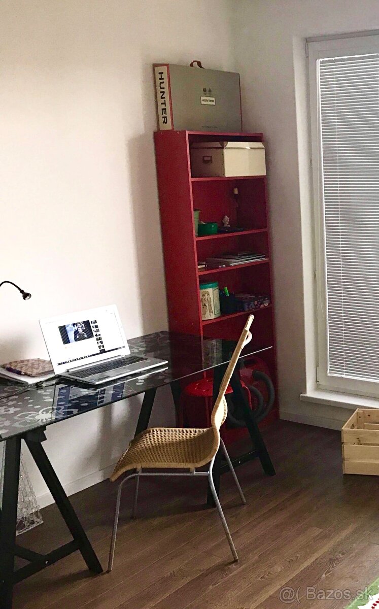 Predám pekný designový stôl