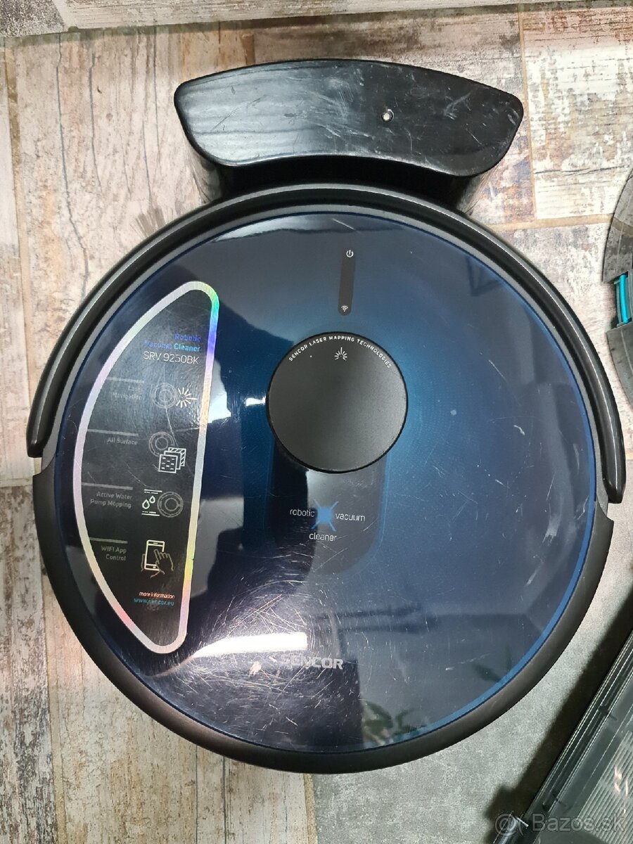 Robotický vysávač Sencor SRV 9250BK vysávanie a mopovaniee.