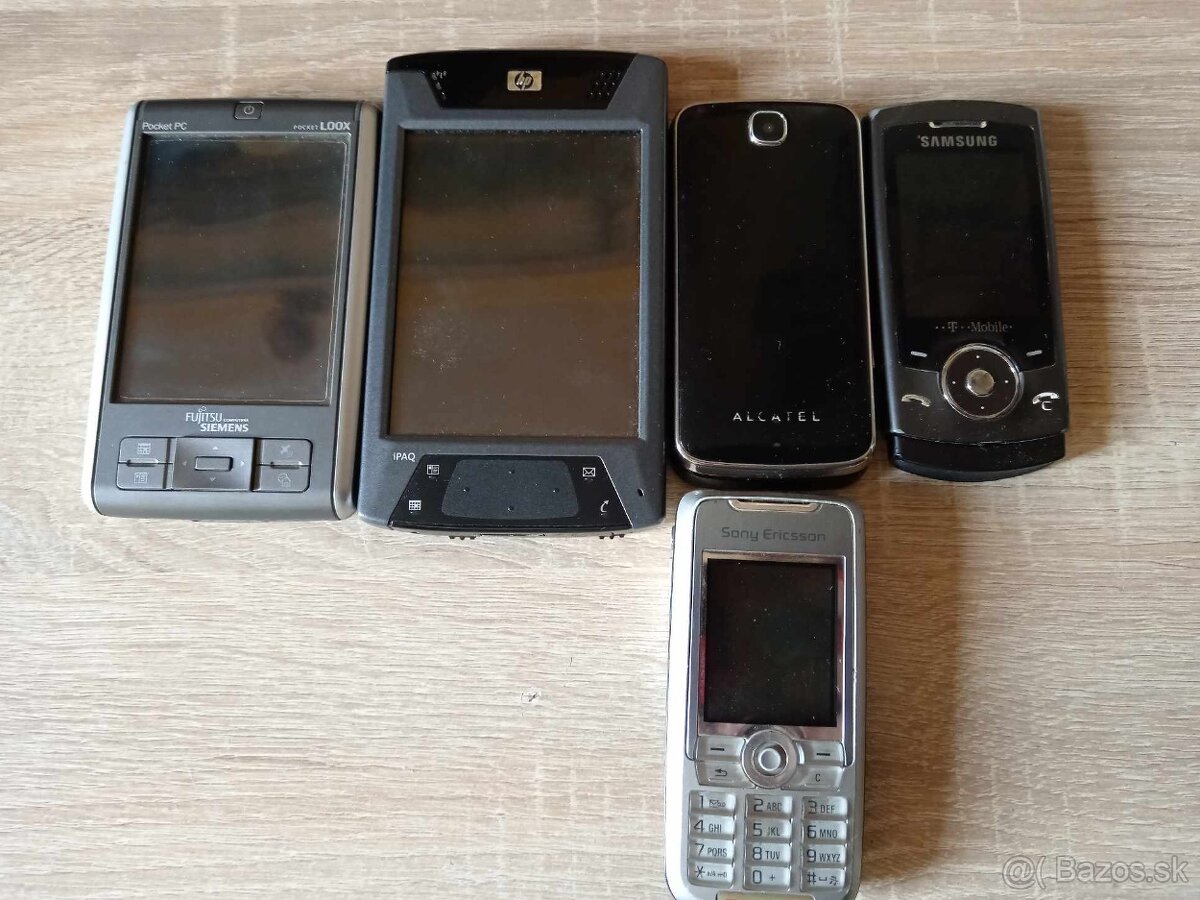 Zvyšky zbierky mobily a pocket pc.