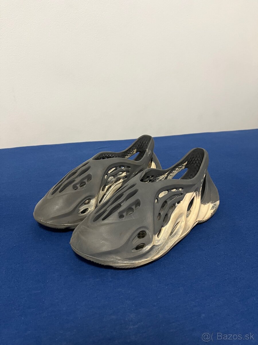 Yeezy foam RNR