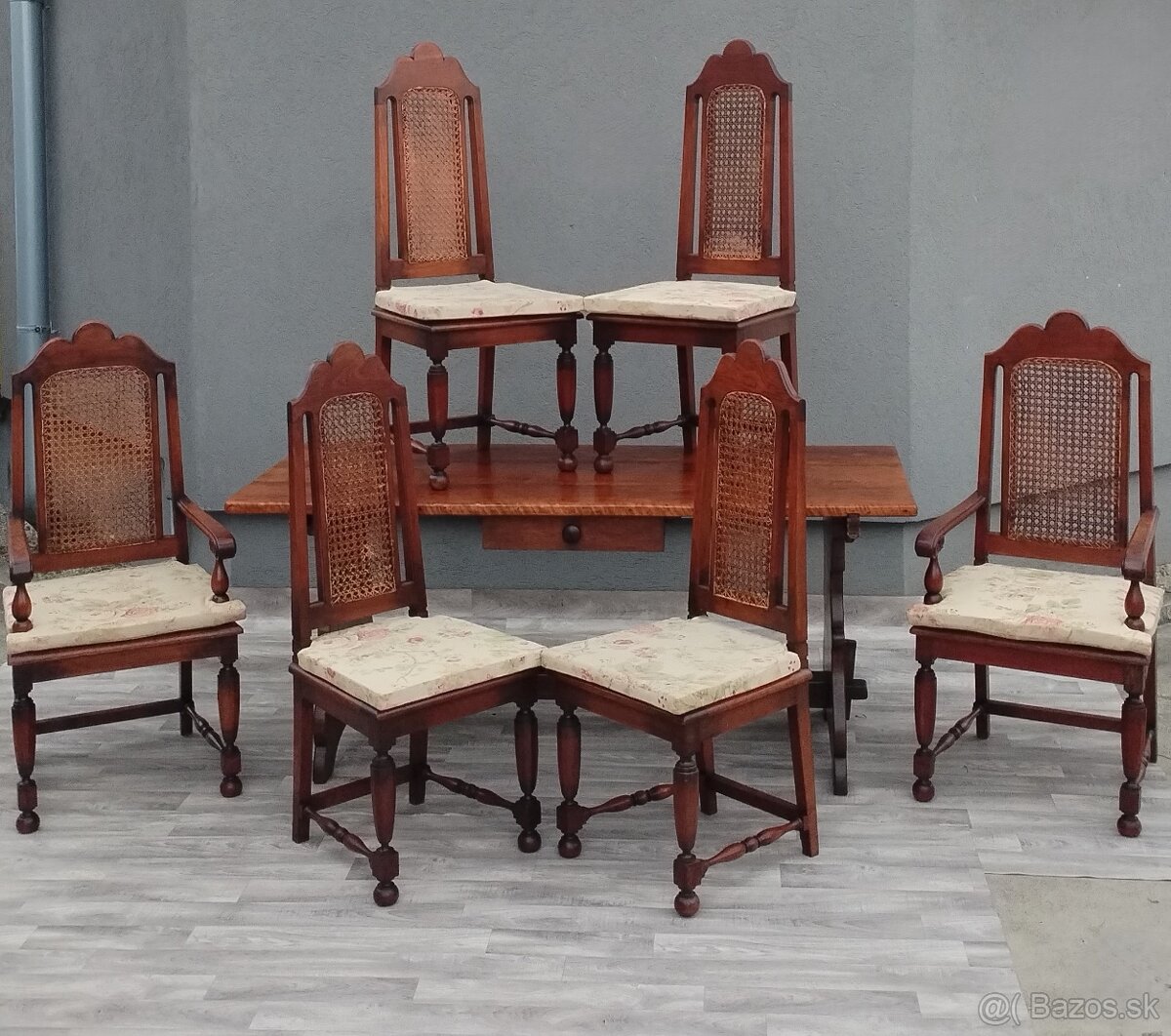 Set starožitný kláštorný.