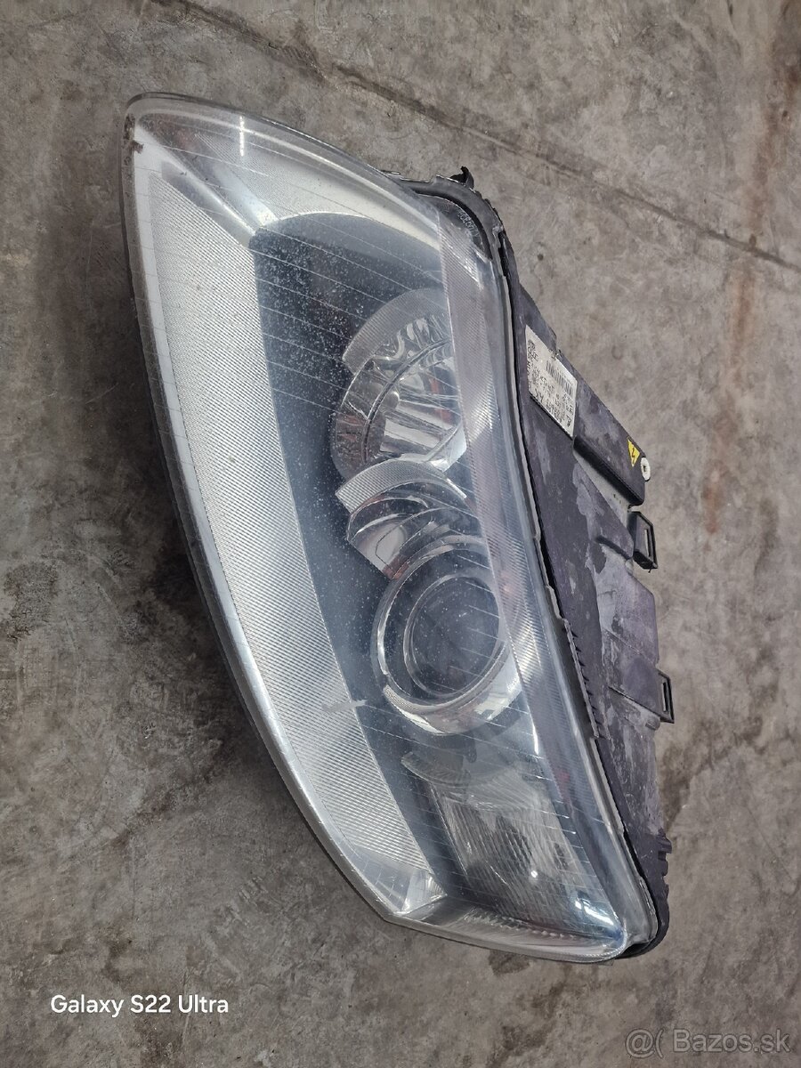 Audi a6 4f xenon svetlo