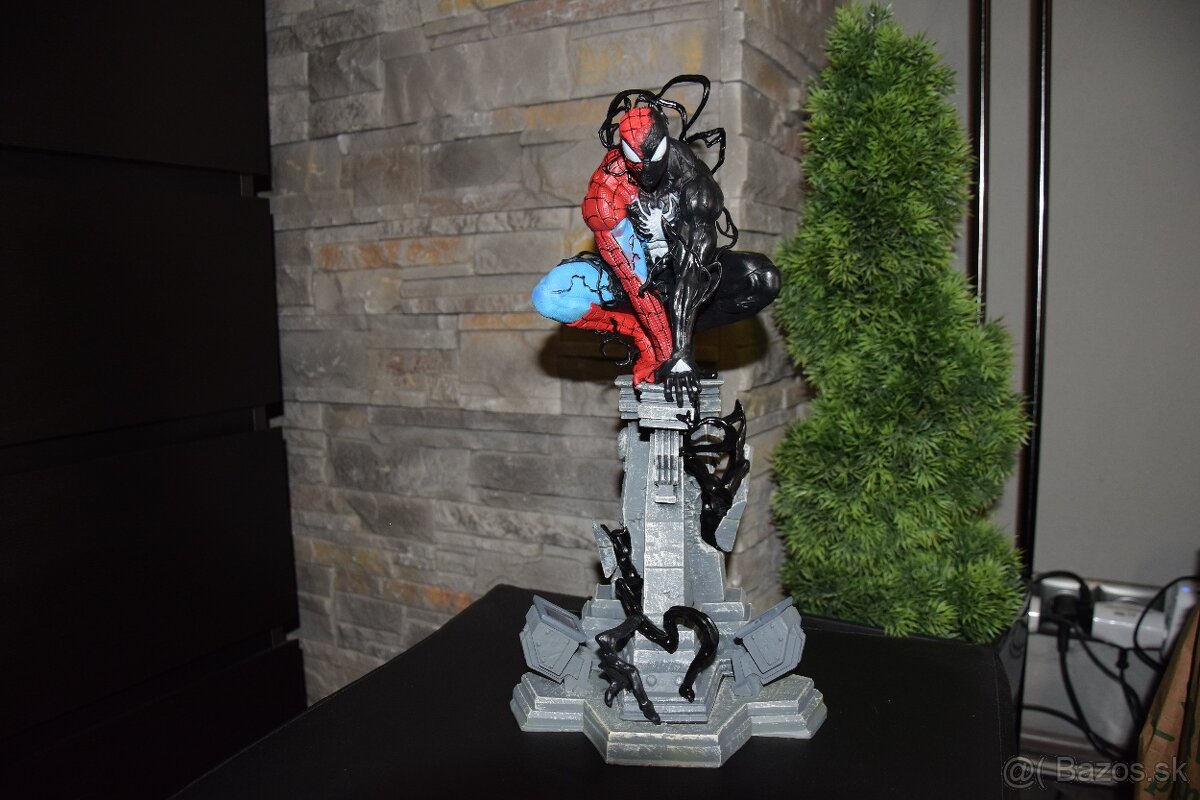 Spider-Man & Venom LED osvetlena figurka