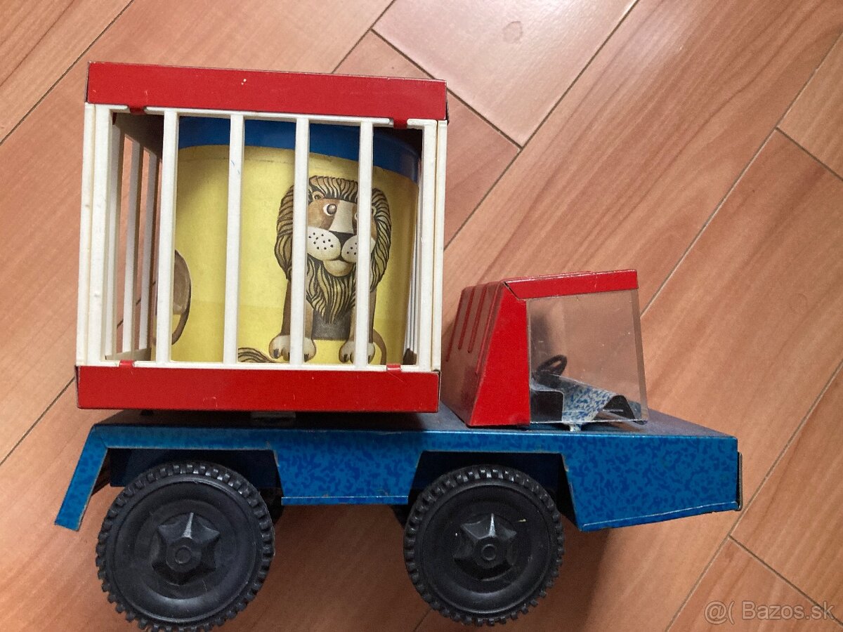 retro hracka auto