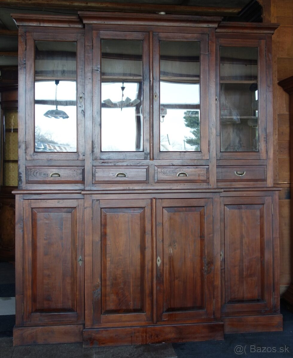 Knižnica teaková ( 107 ).