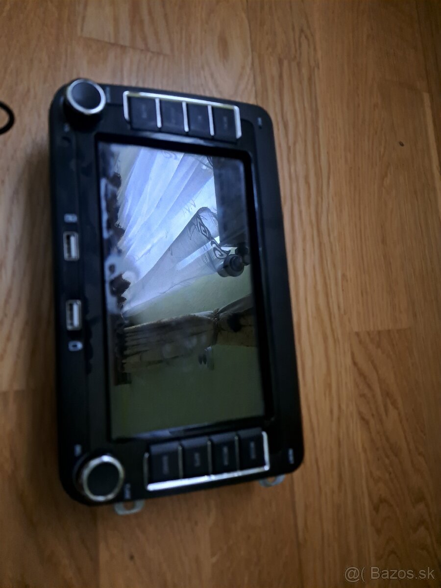 Predam android autoradio s gps na volkswagen