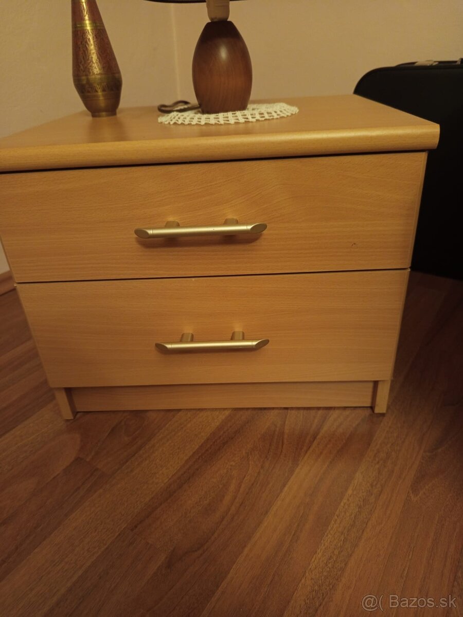 predám nočný stolík