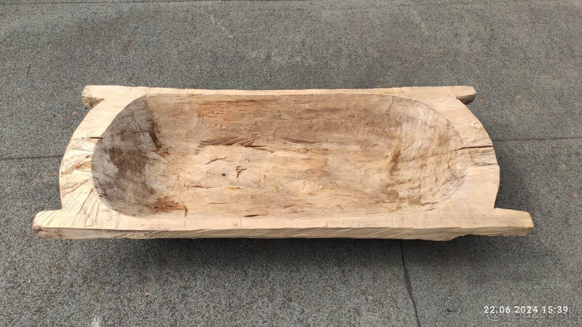 Predám rustikálne hrubo tesané drevené koryto