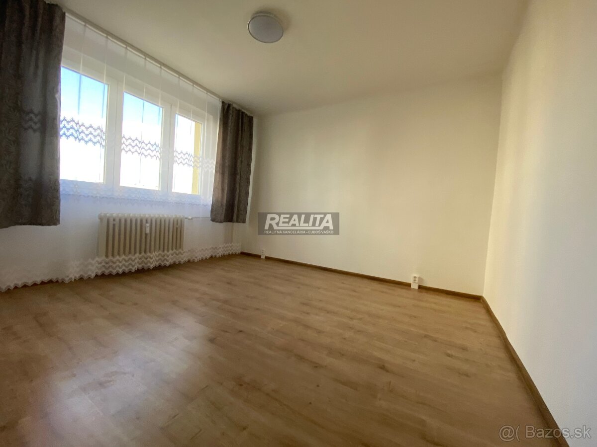 PEKNÝ 2-IZBOVÝ BYT , CENTRUM, REKONŠTRUKCIA