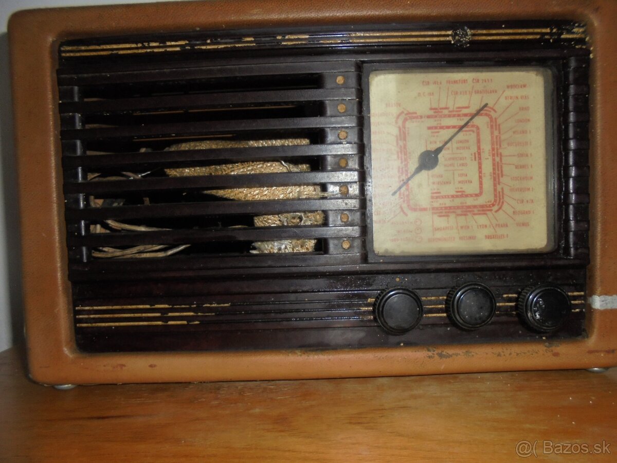 Predám rádio, súdok, kufríky