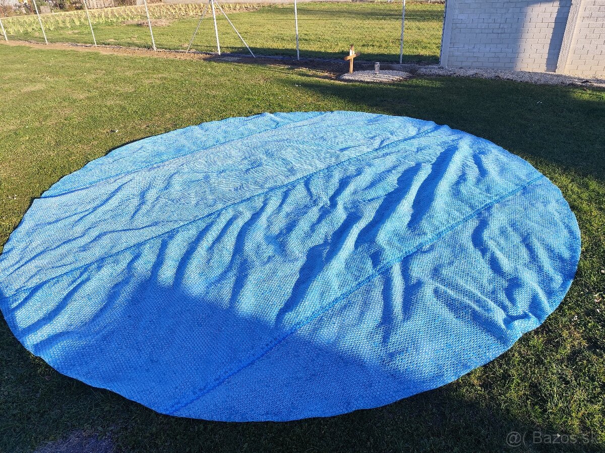 Plachta na bazén