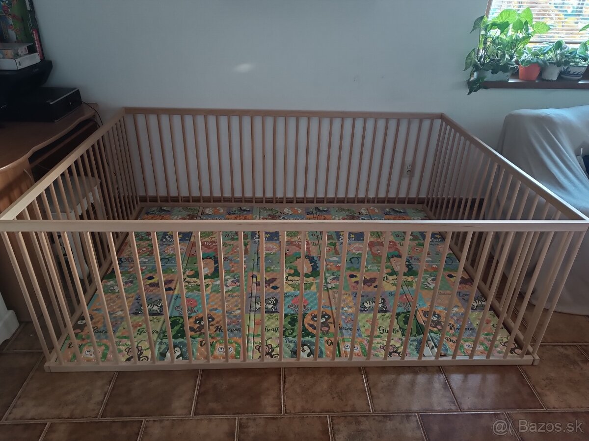 Ohrádka pre deti z bukového dreva