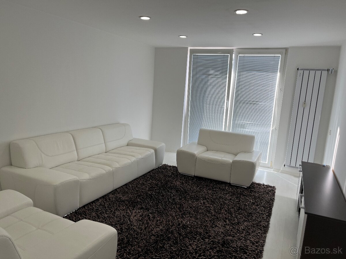 Na prenájom trojizbový byt v meste Dun.Streda