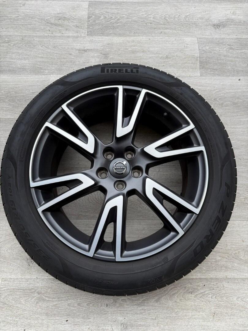 R19 ORIG.LETNÍ KOLA VOLVO XC40/V90CC/S90 235/50/19