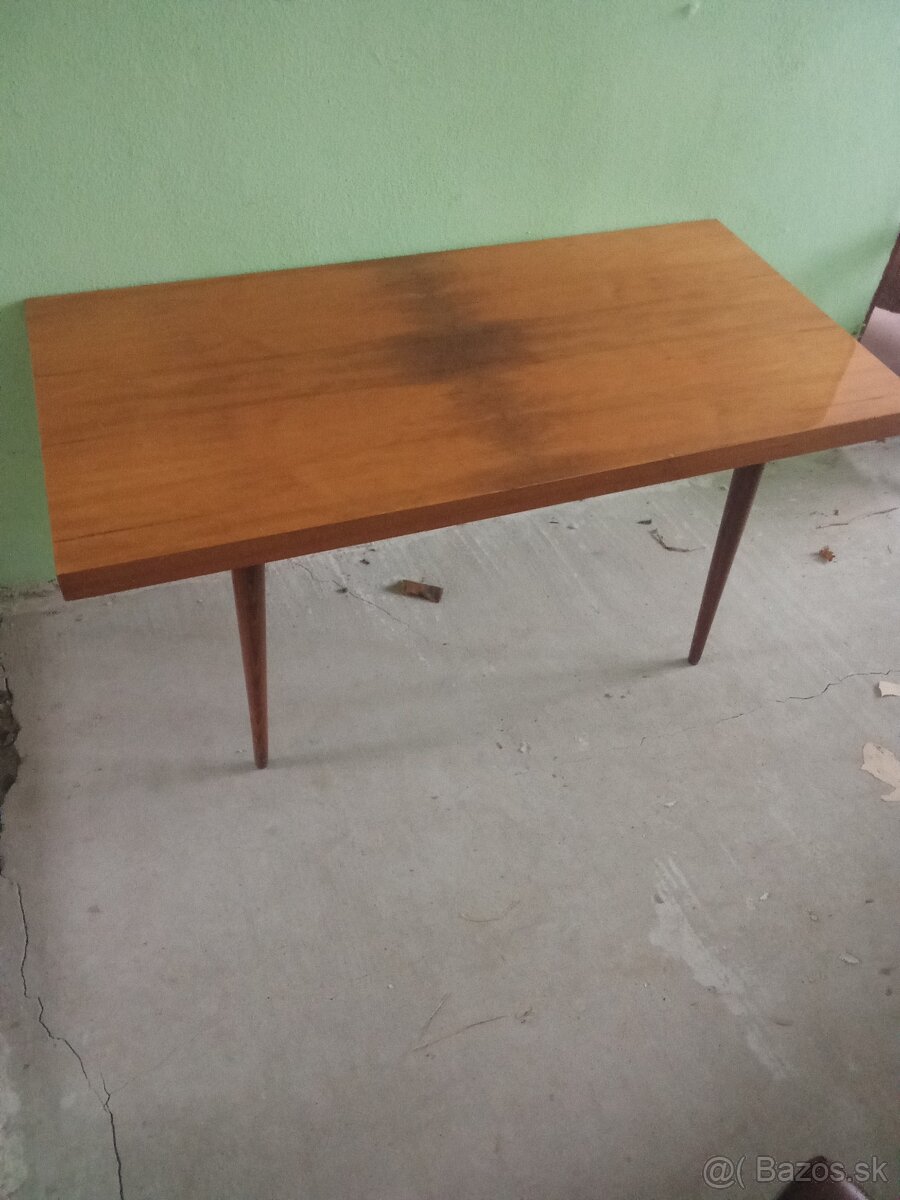 Retro konferenčný stolík.