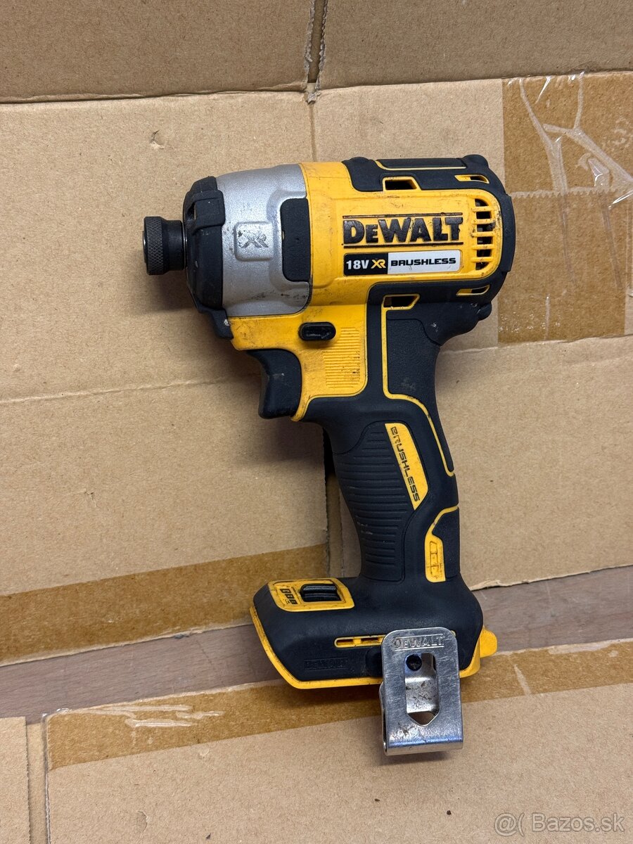 AKU razovy uťahovák Dewalt