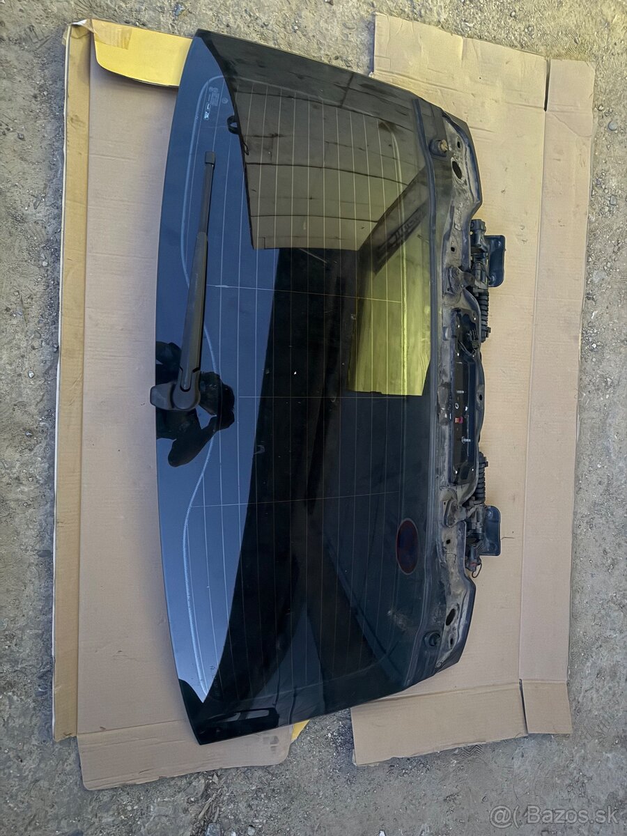 BMW e91 zadné sklo na kufor
