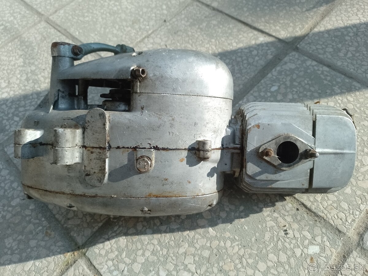 Predam motor Jawa 555