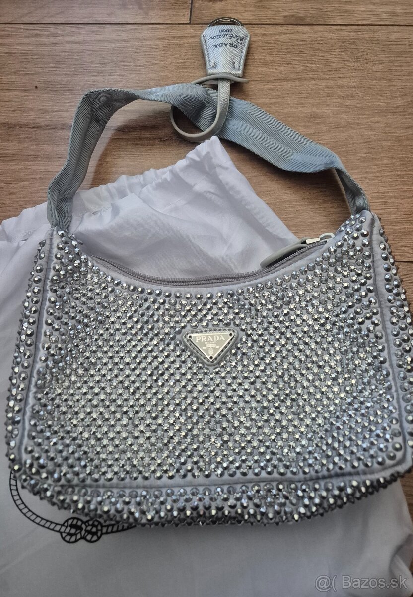 Nova luxusna kabelka Prada crystal reedition silver