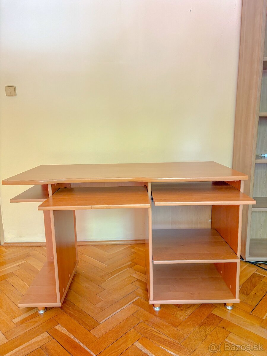 Počítačový stôl