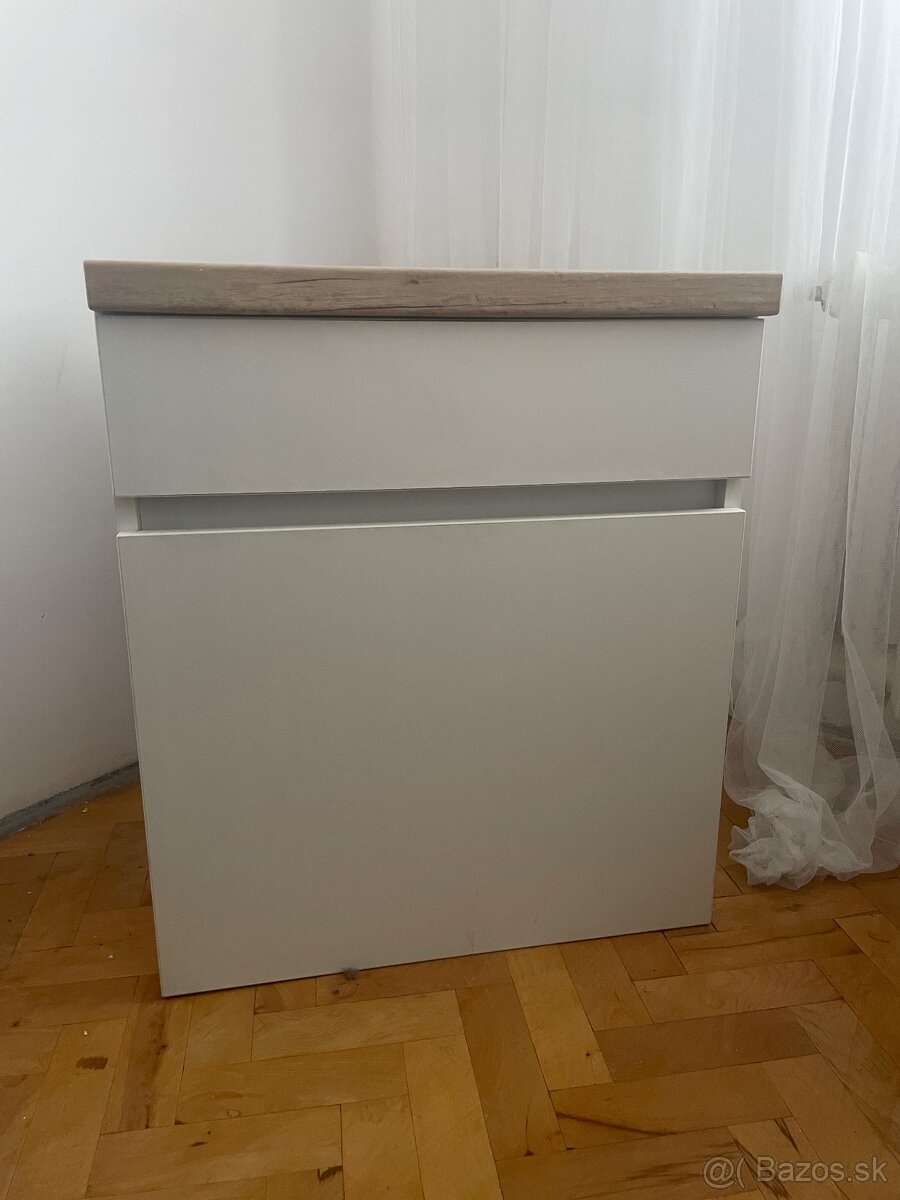Kúpelňová závesná skrinka na umývadlo