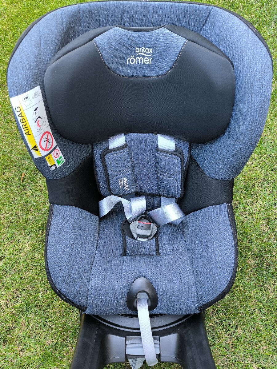 autosedačka Britax Römer Dualfix M i-Size.
