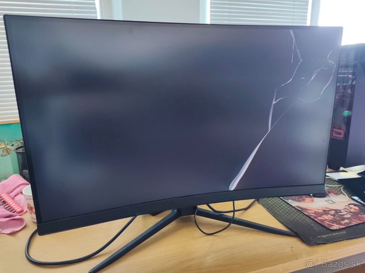 MSI Optix G27CQ4 E2 – 27" Curved QHD (prasknutý displej)