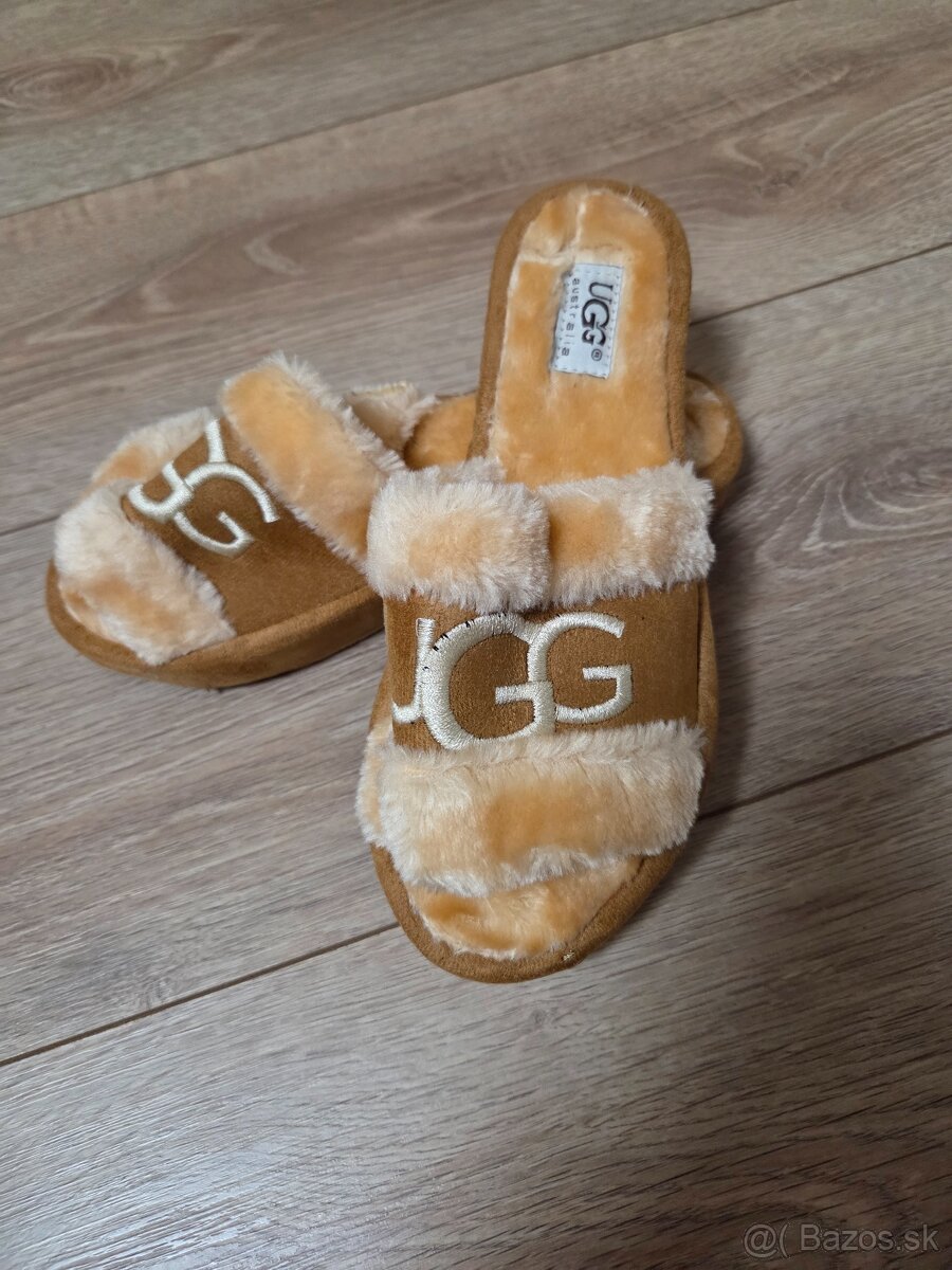 UGG šlapky bledé