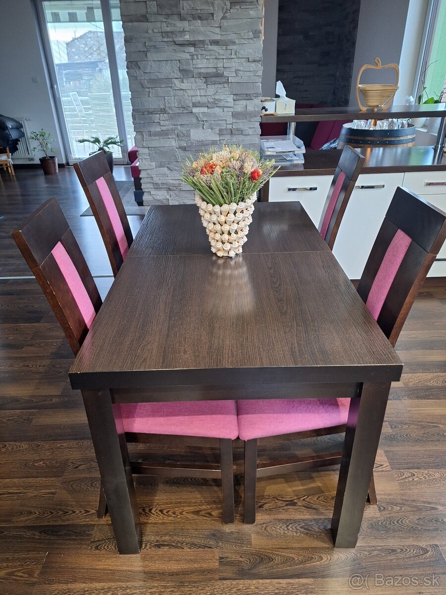 Jedálenský stôl a stoličky