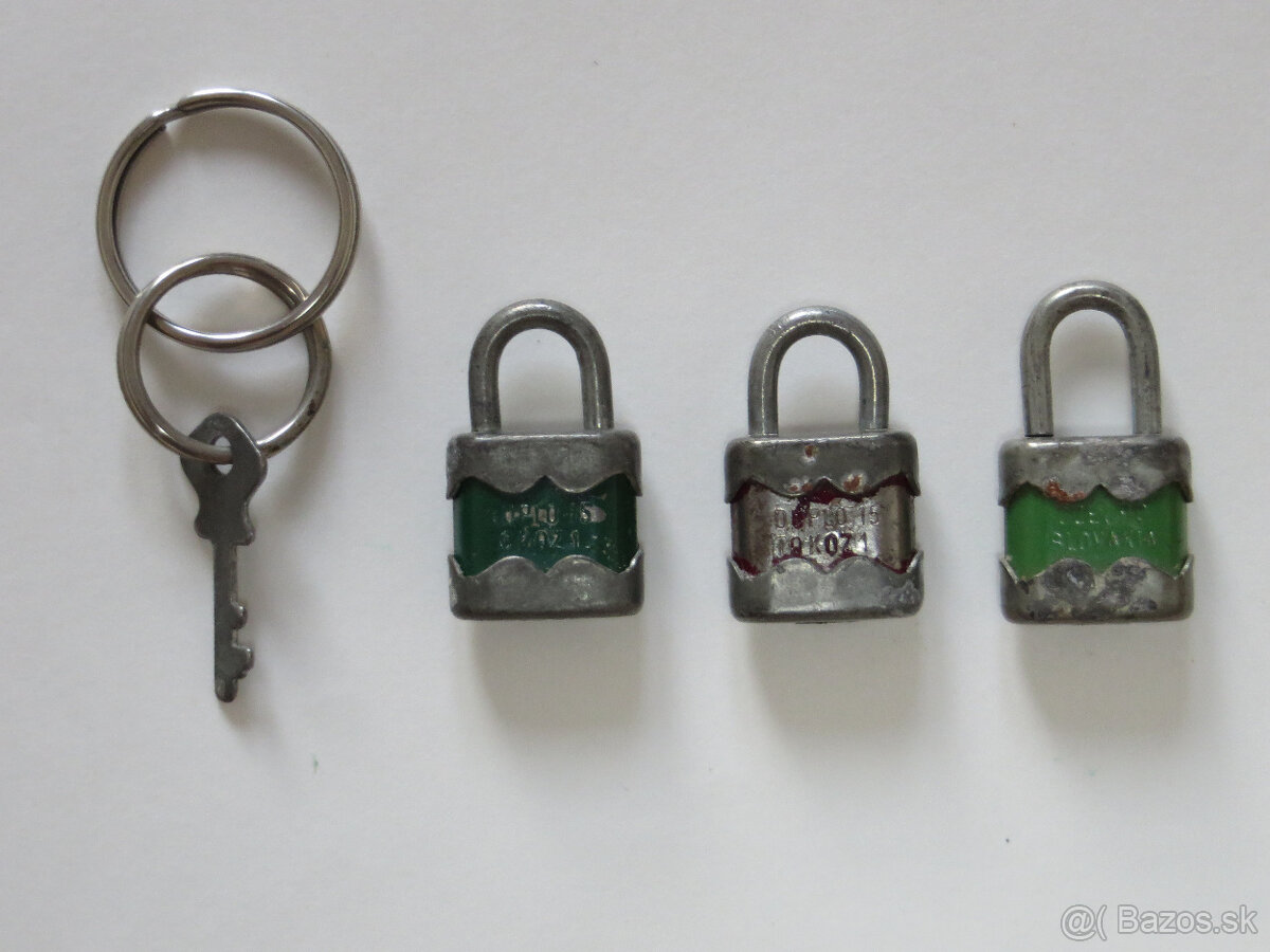 Miniatúrne visiace zámky k starým hračkám – funkčné (3 ks)