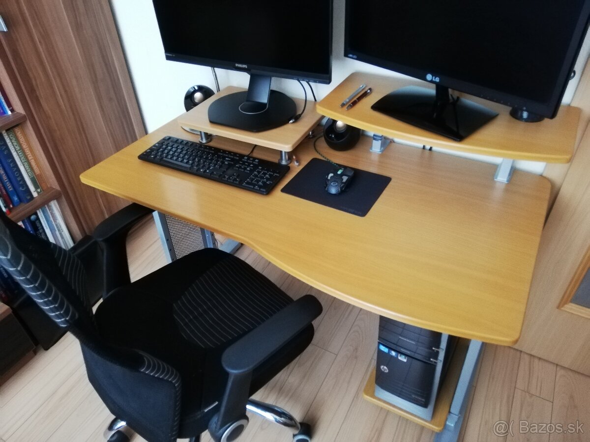 Pracovný stôl