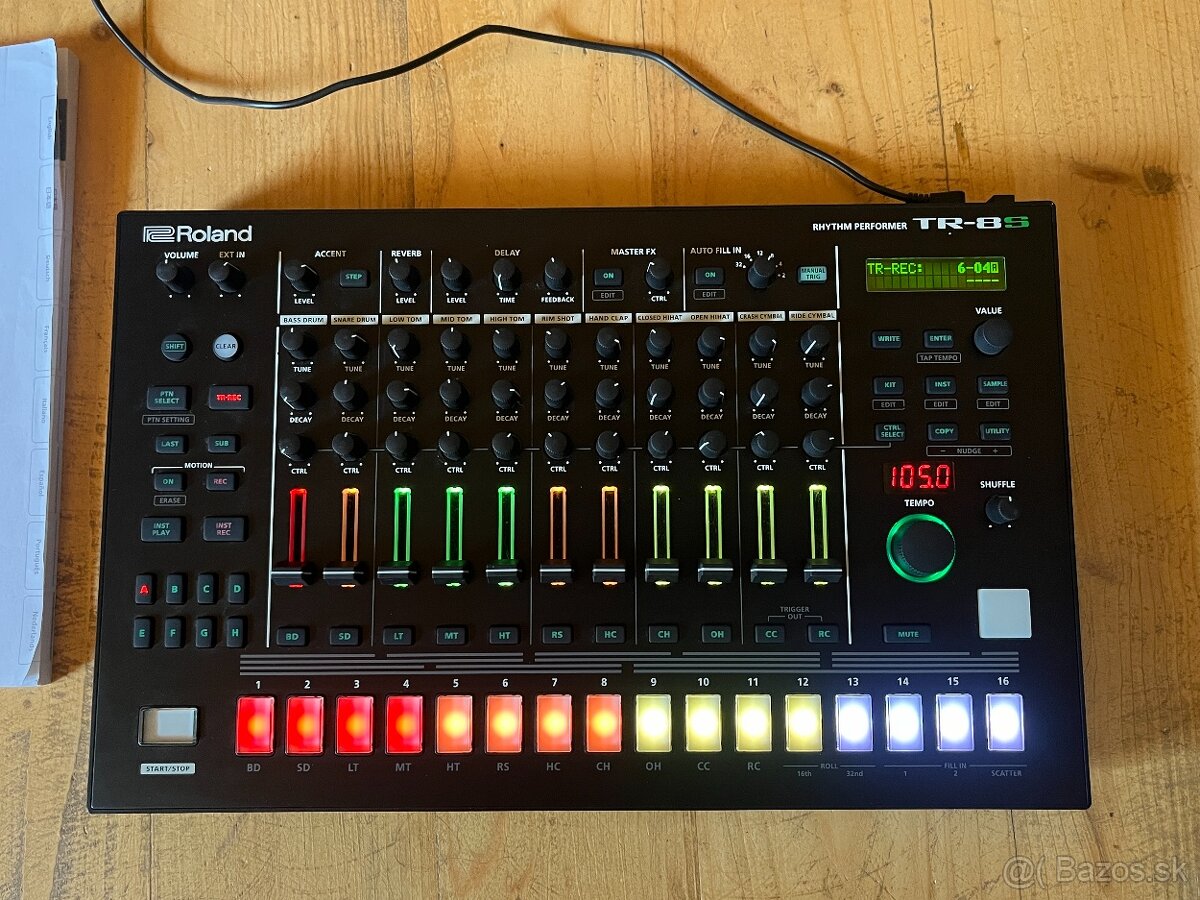 Roland TR-8S Groovebox top stav