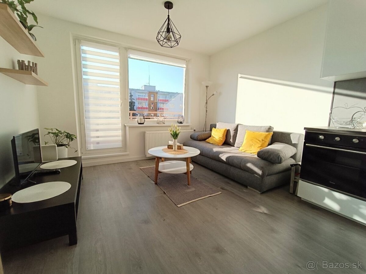Exkluzívna ponuka-Garsónka s balkónom.24 m2 - Hliny 5