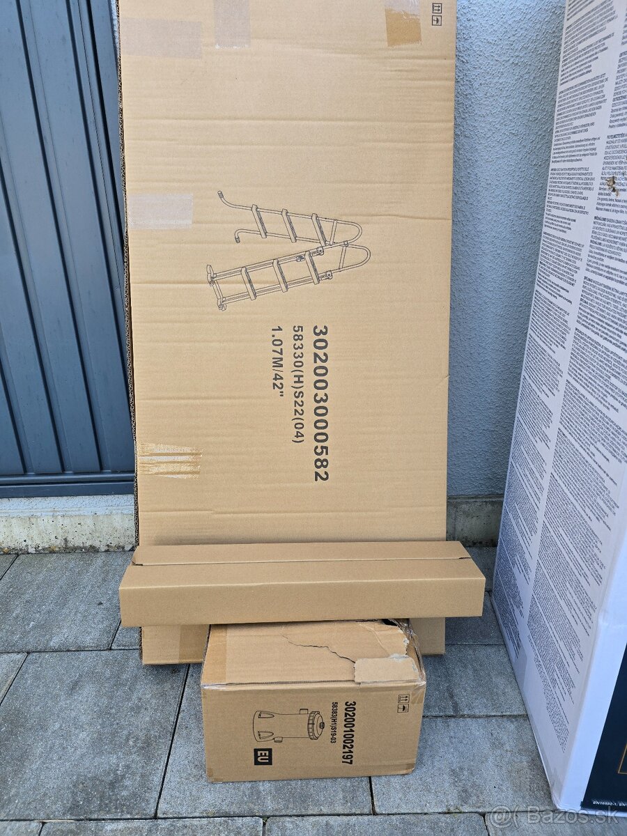 Peuslusenstvo ku bazénu