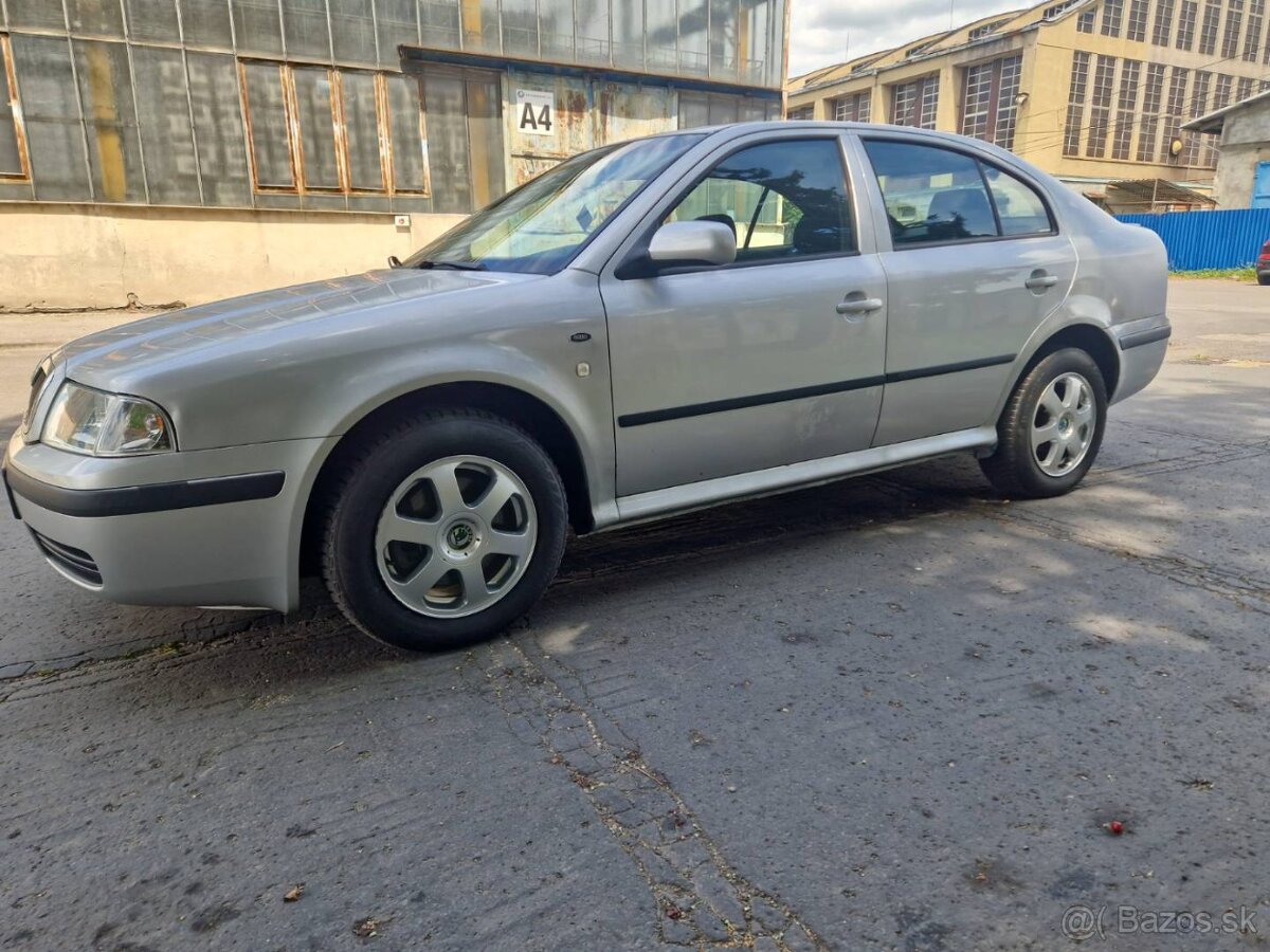 Predám Škoda Octavia 1.8 T Elegance 4x4,Webasto,Tažné,8xgumy