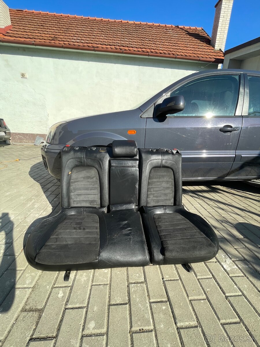 Predám zadné sedačky na Vw passat b6