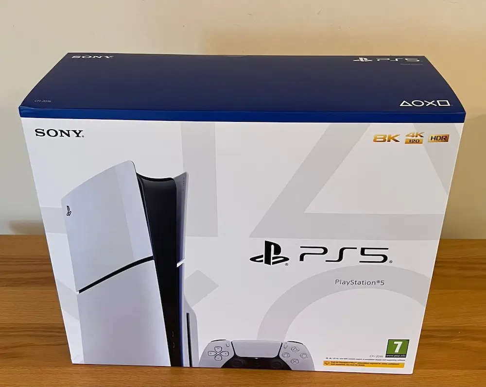 Pol ročná PS5 Slim v záruke