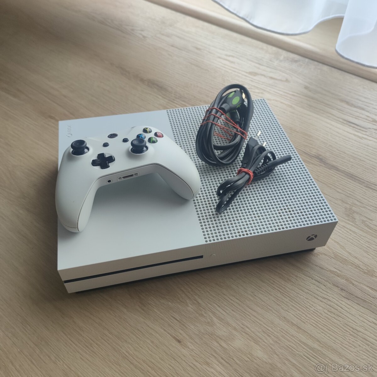 Xbox One S 1TB + Ovladač