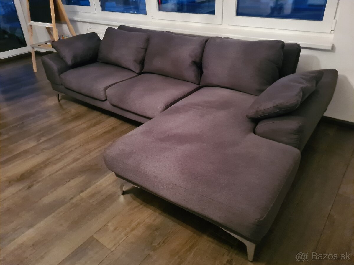 Talianska hneda rohova sedacka