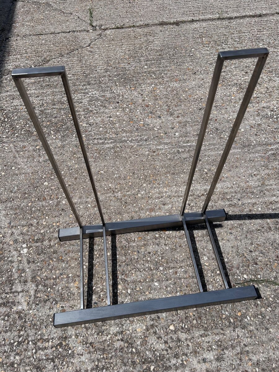 Nerezove stojany na 2 bicykel/elektrobicykel