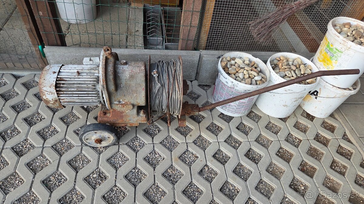 Elektricky naviják.